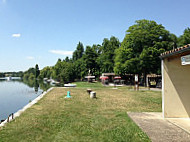 Les Quais de Taillebourg outside