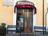 Pizzeria L'uca outside