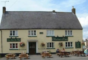 Mariners Arms outside