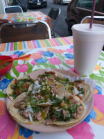 Taquería Jesús food