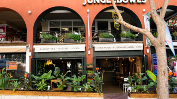 Junglebowls outside