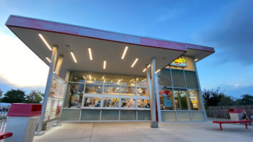 Andy's Frozen Custard outside