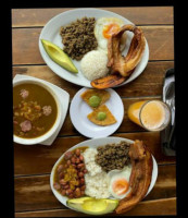 Donde Los Chamos Con Sabor Venezolano food