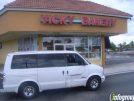 Vicky Bakery food