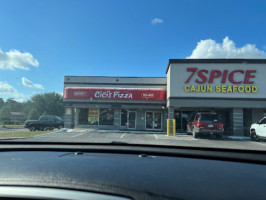 Cicis Pizza outside