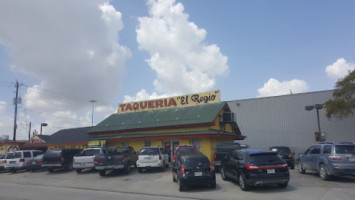 Taqueria El Regio outside