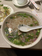 Le's Pho food