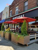 Las Banderas Mexican food