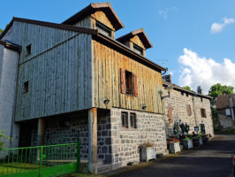 Auberge De Mazayes outside