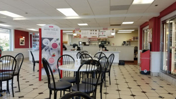 Oberweis Ice Cream Dairy Store outside