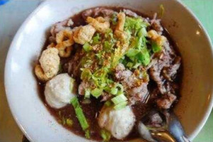 Pye Boat Noodle food