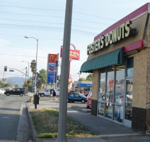 Fosters Donuts outside