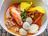 Yaniez Tomyam Seafood Ikan Bakar food