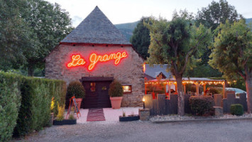 La Grange outside