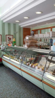 Gelateria Pieruz inside