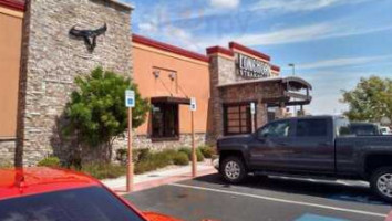 Longhorn Steakhouse outside