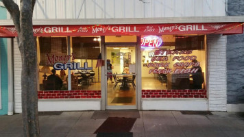 Money's Grill, Llc inside