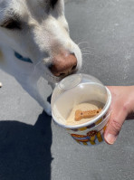 Rick's Ice Cream outside