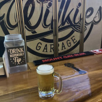 Wilkie's Garage food