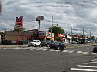 Baskin-robbins outside