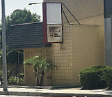 Louisiana Famous Fried Chicken outside