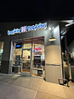 Baskin-robbins outside