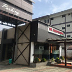 Sri Annapoorna Hotel outside