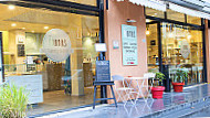 Humus Bio Bakery Bistrot inside