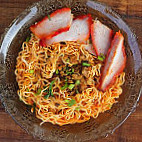 Jun Kolo Mee Syn Yung Chong Cafe food