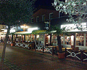 Pane Vino outside