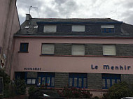 Le Menhir outside