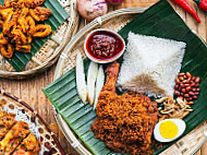 Nasi Lemak Bamboo (putatan) food