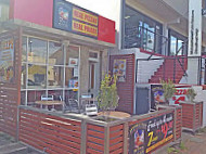 Australia's Pizza House outside