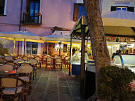 La Piazzetta outside