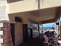 Brighton Jetty Cafe people