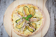 Mama Cucina Con Brace Pizza food