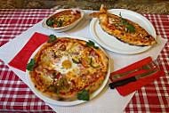 Pizza del Mondo food