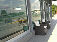 Cafe Noir outside