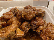 Queen's Pizza & Wings food