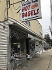 Lincoln Park Hot Bagel Luncheonette outside