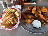 Pluckers Wing Bar food