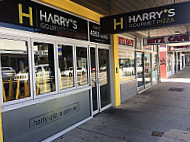 Harry's Gourmet Pizza outside