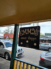 Emmy's Sweets Shoppe outside