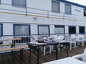 Hotelschiff Peter Schlott Café Und