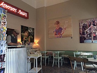 Klötze Und Schinken, Café Und Galerie