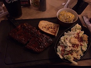 Montana's BBQ & Bar