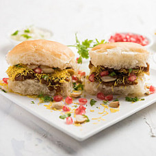 Karnavati Dabeli And Vadapav