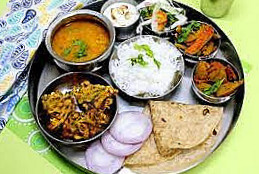 Radhe Kathiyawadi Thali