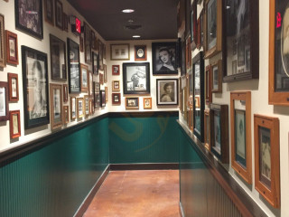 Snuffer's Restaurant Bar