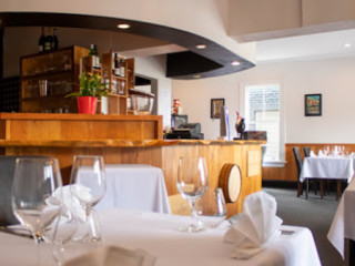 Le Bistro Des Gourmets